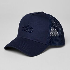 Alo Yoga District Trucker Hat